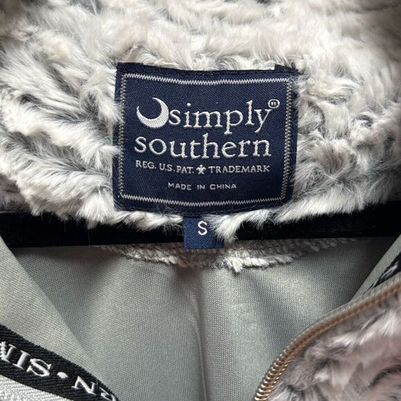 Simply Southern Women’s Grey & White Sherpa Pullover Size Small NEW - Picture 3 of 6